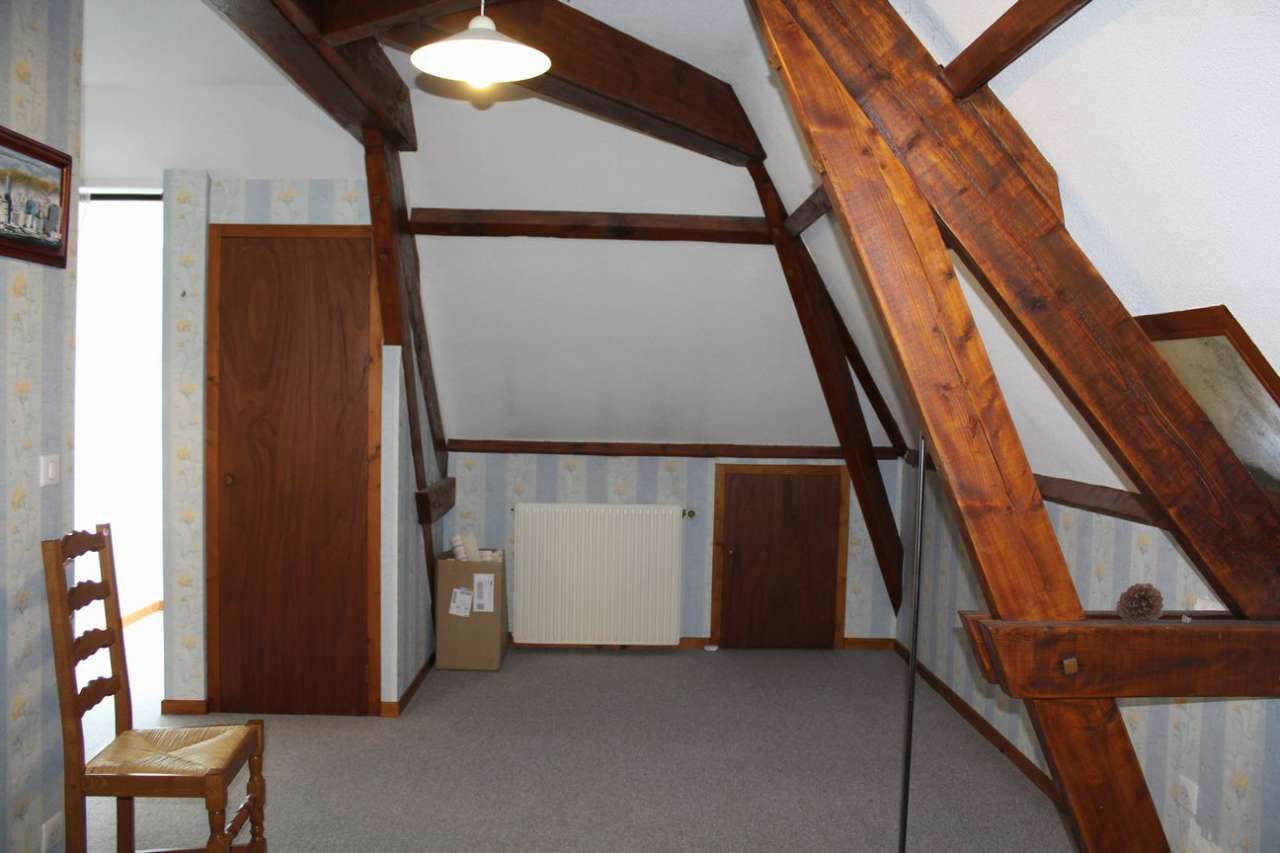 Situated in a quiet setting in Lisle, close to thriving villages and just 6