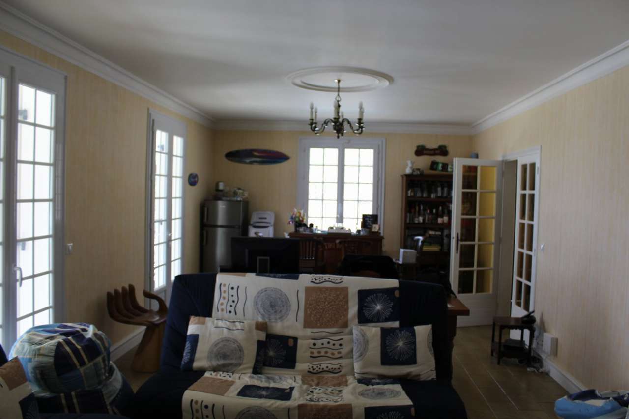 Situated in a quiet setting in Lisle, close to thriving villages and just 6