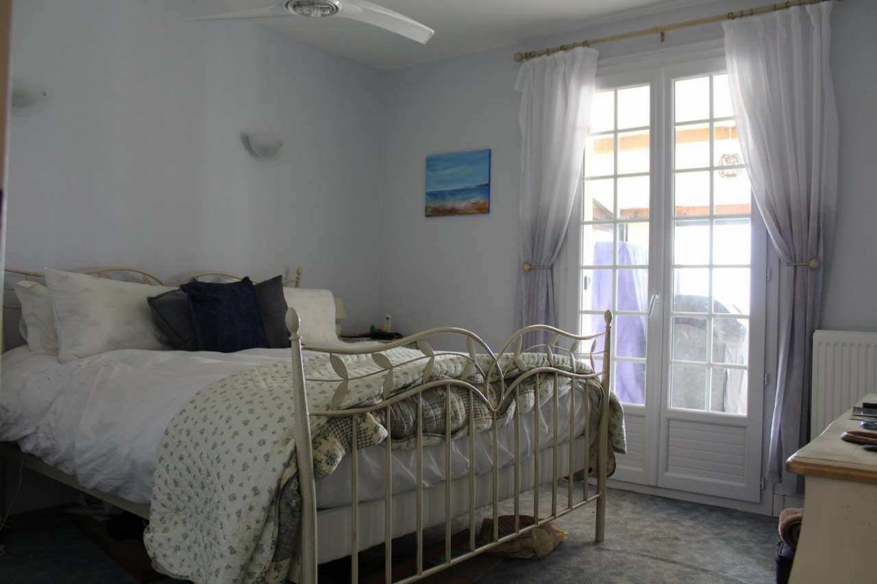 Situated in a quiet setting in Lisle, close to thriving villages and just 6