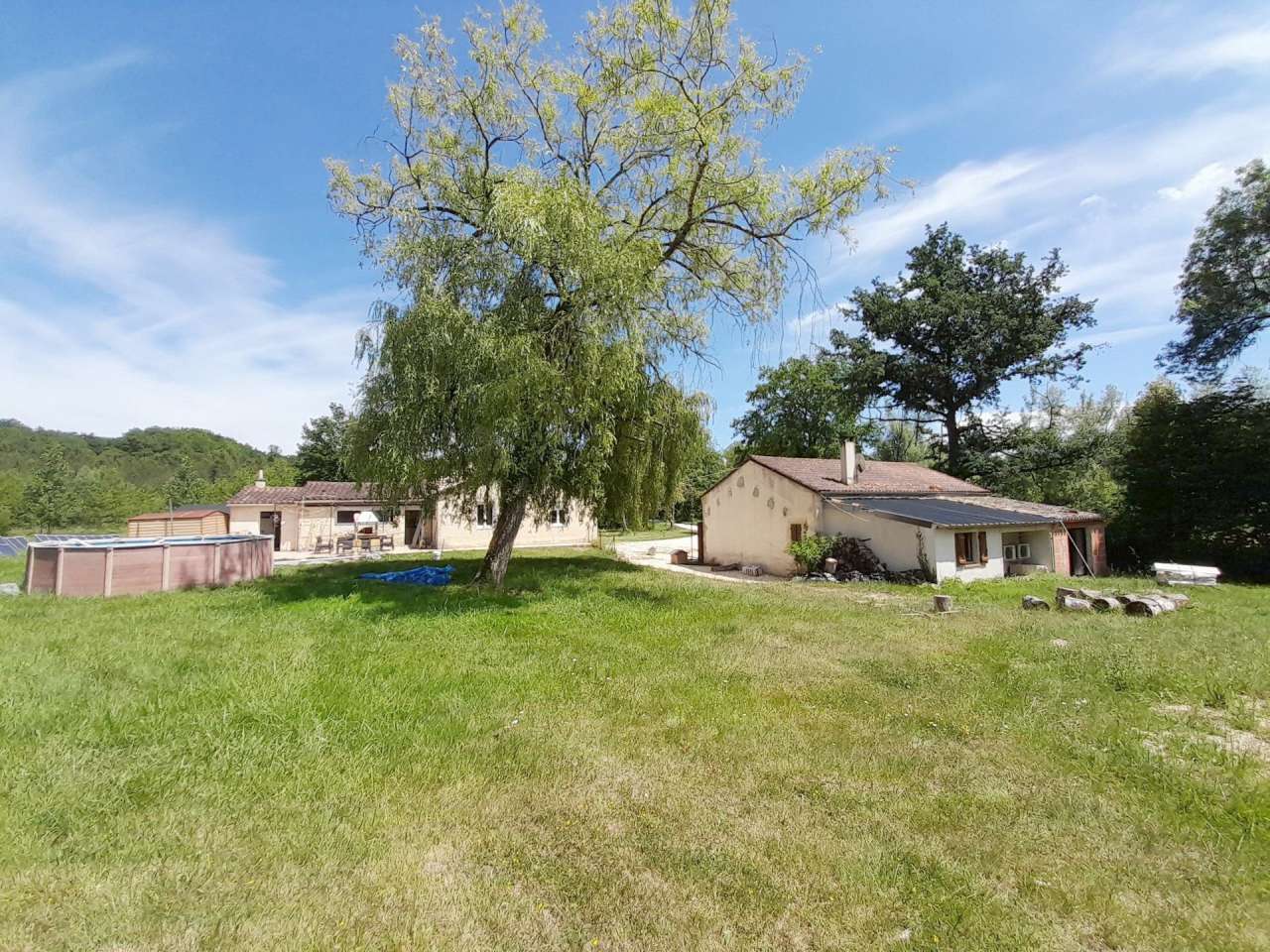 Ideally situated in a quiet location in Paulhiac, close to Monflanquin, set