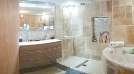 Ideally situated in a quiet location in Paulhiac, close to Monflanquin, set