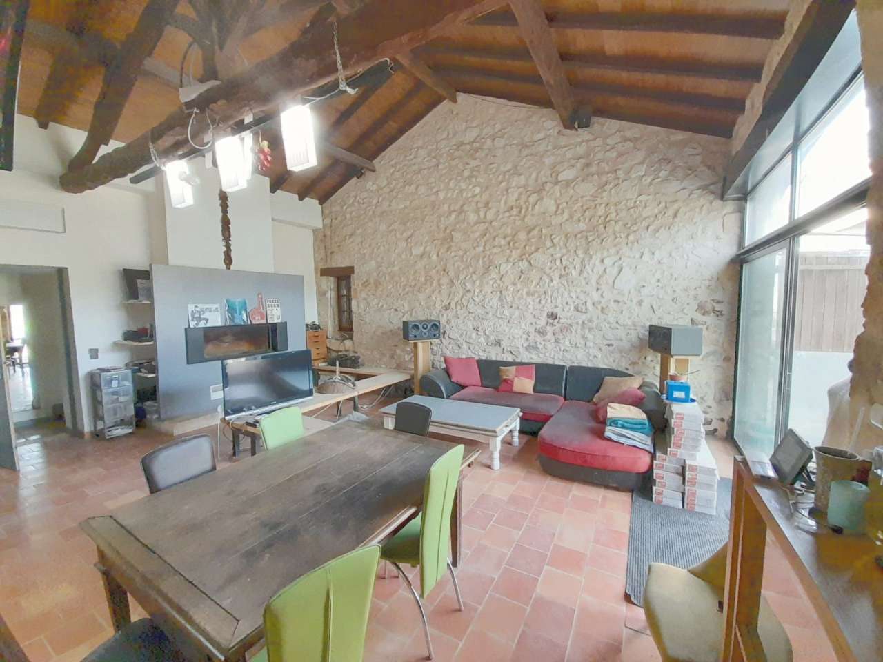 Ideally situated in a quiet location in Paulhiac, close to Monflanquin, set