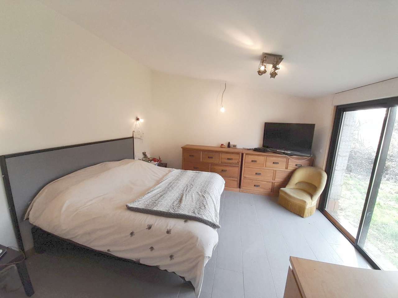 Ideally situated in a quiet location in Paulhiac, close to Monflanquin, set