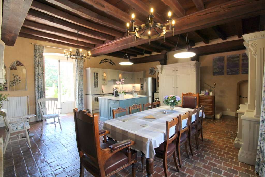 Historical 18 bedroom Chateau for sale in Jonzac, PoitouCharentes