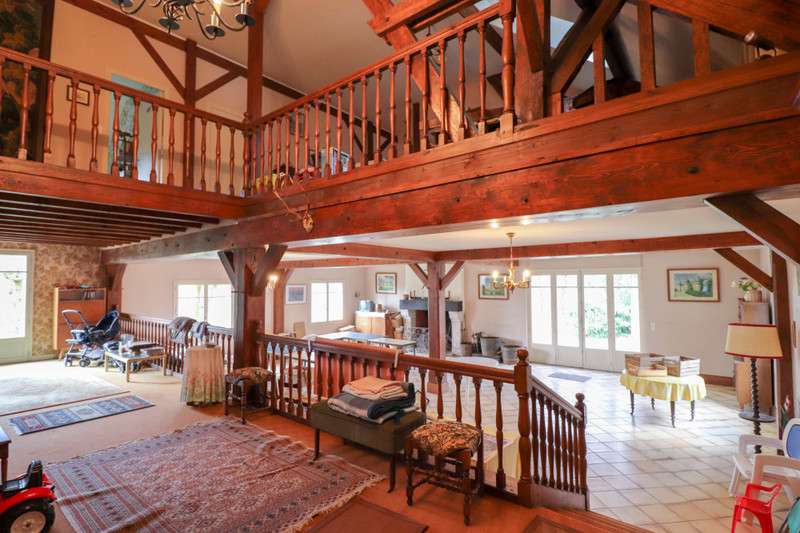 Grand and spacious 9 bedroom house, with a total welcoming living area of 6