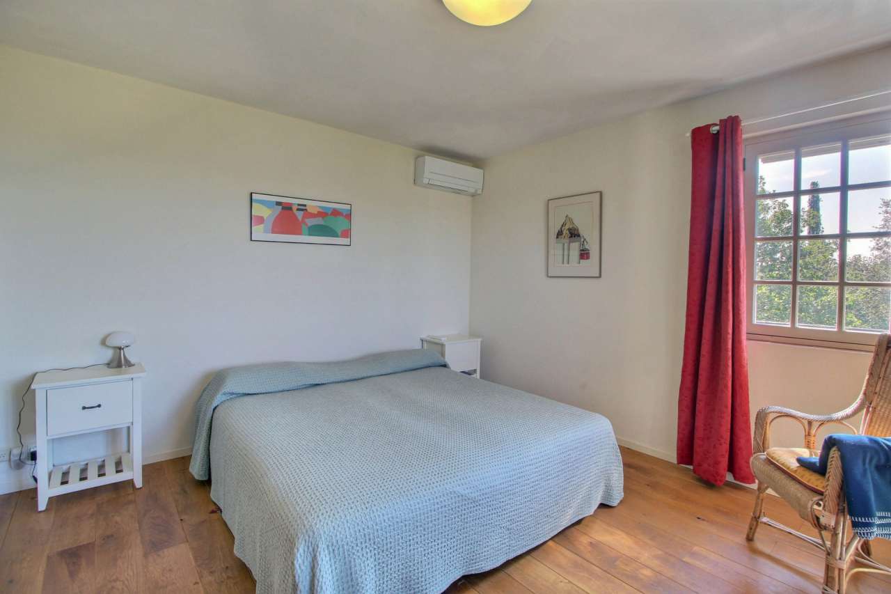 Beautifully presented 4 bedroom villa located in a quiet setting in Montaur