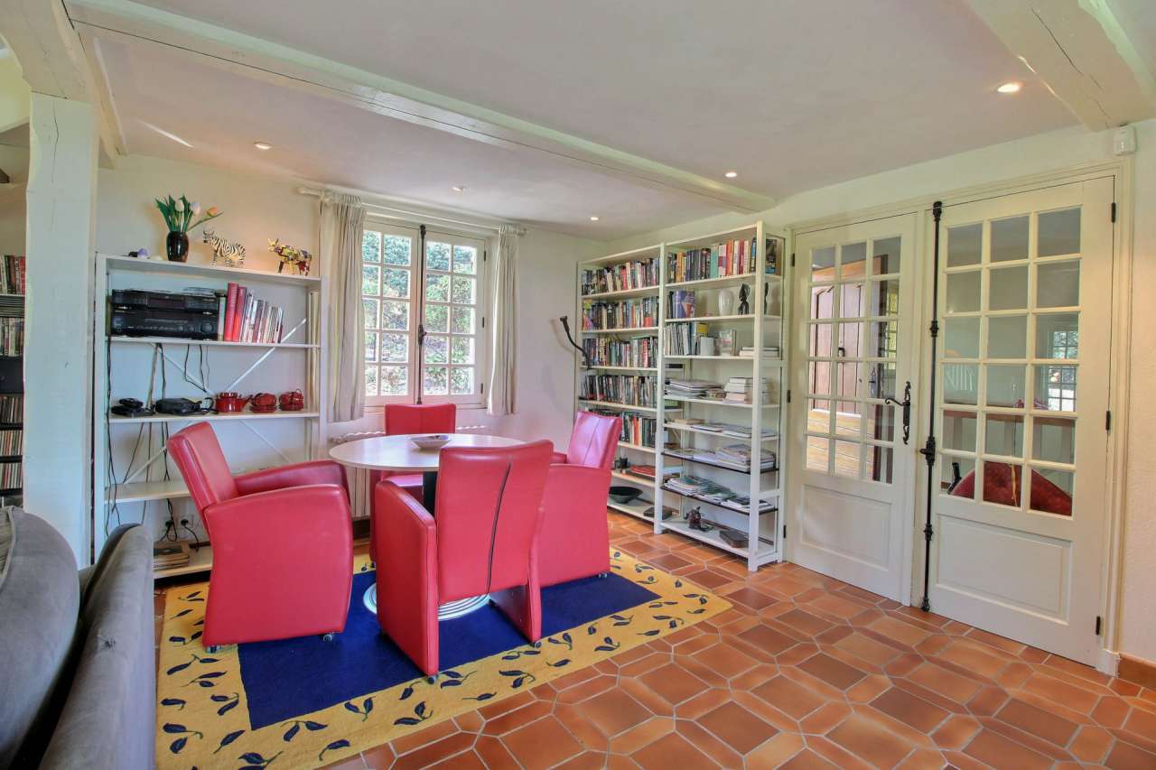 Beautifully presented 4 bedroom villa located in a quiet setting in Montaur