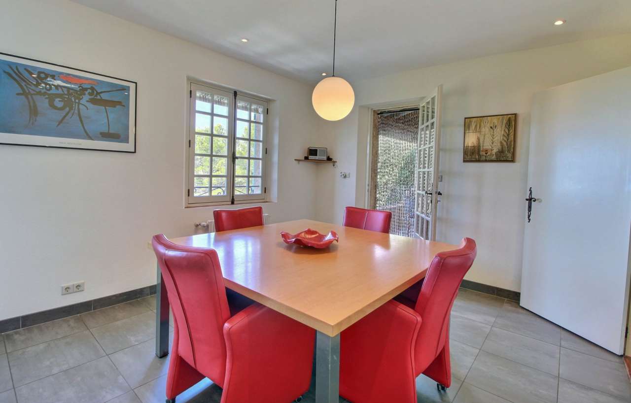 Beautifully presented 4 bedroom villa located in a quiet setting in Montaur