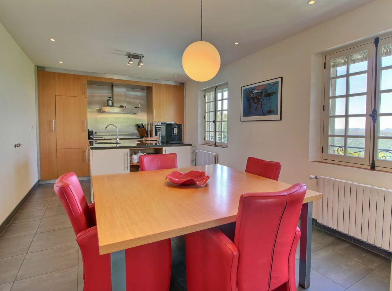 Beautifully presented 4 bedroom villa located in a quiet setting in Montaur