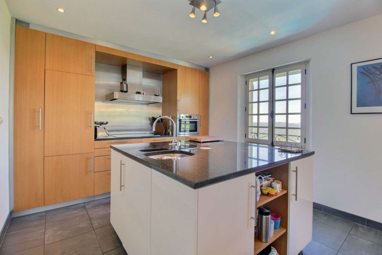 Beautifully presented 4 bedroom villa located in a quiet setting in Montaur