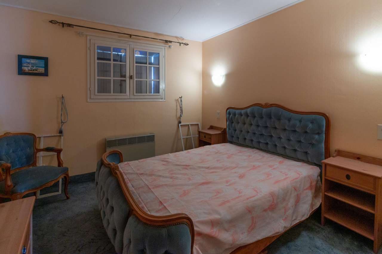 Pretty 4 bedroom house set in over 2 acres, close to the historic town of C