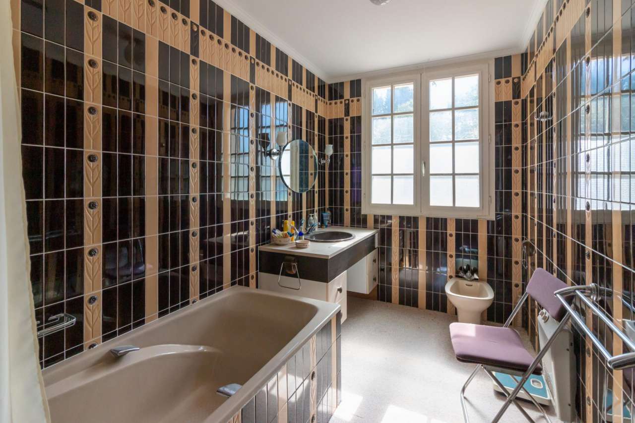 Pretty 4 bedroom house set in over 2 acres, close to the historic town of C