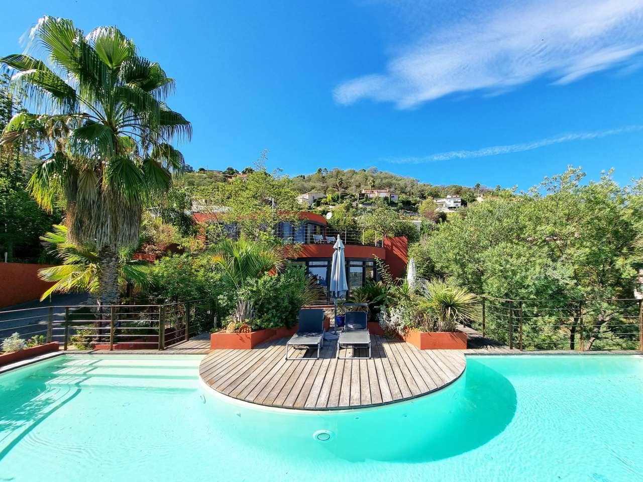 Superb 5 bedroom architect designed villa, with a total spacious living are