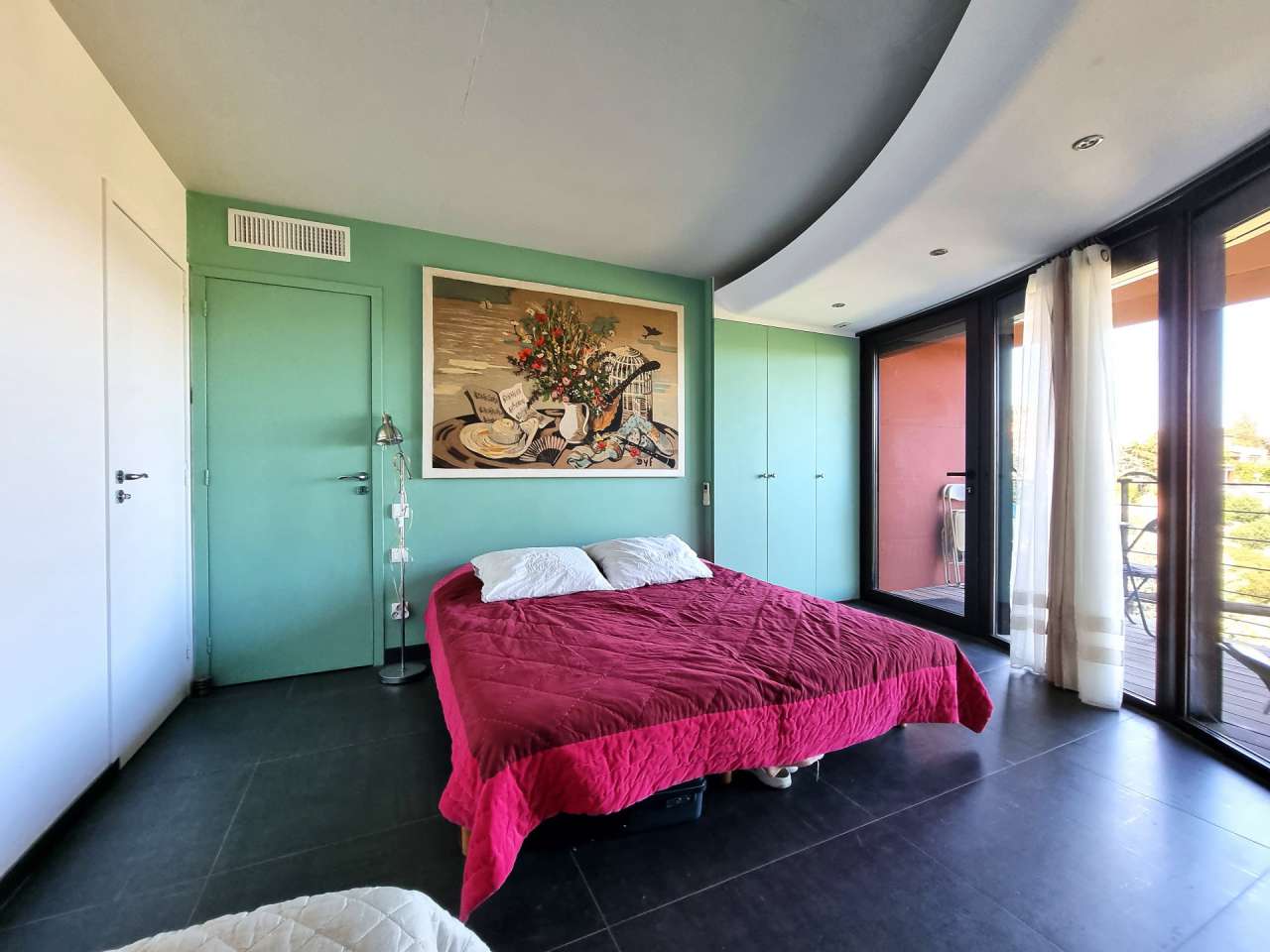 Superb 5 bedroom architect designed villa, with a total spacious living are