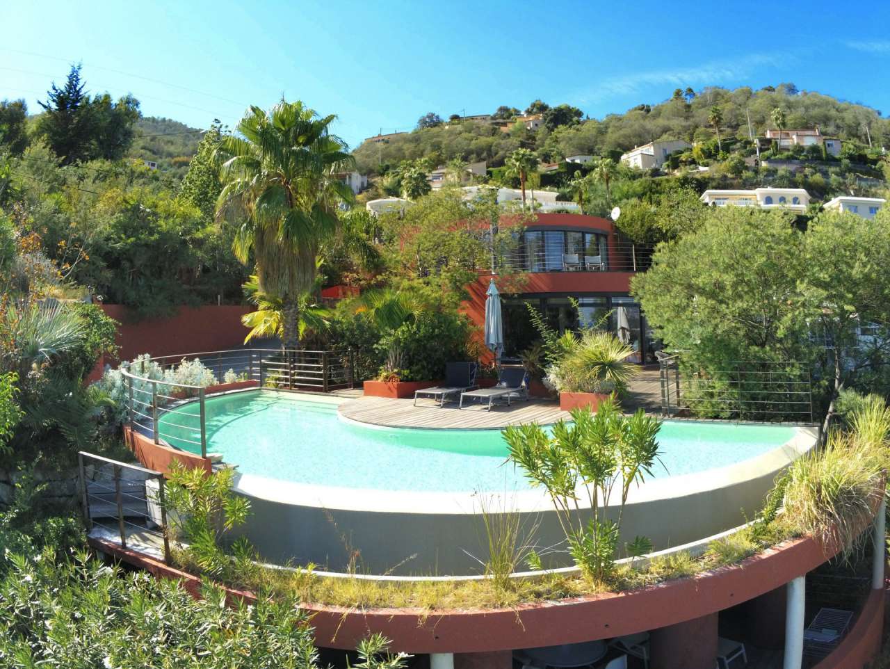 Superb 5 bedroom architect designed villa, with a total spacious living are