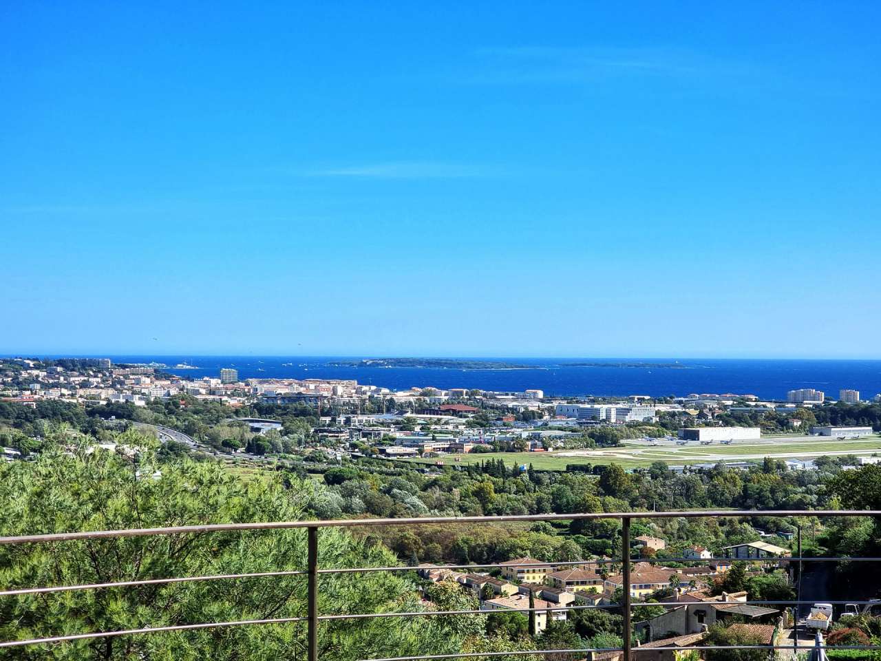 Superb 5 bedroom architect designed villa, with a total spacious living are