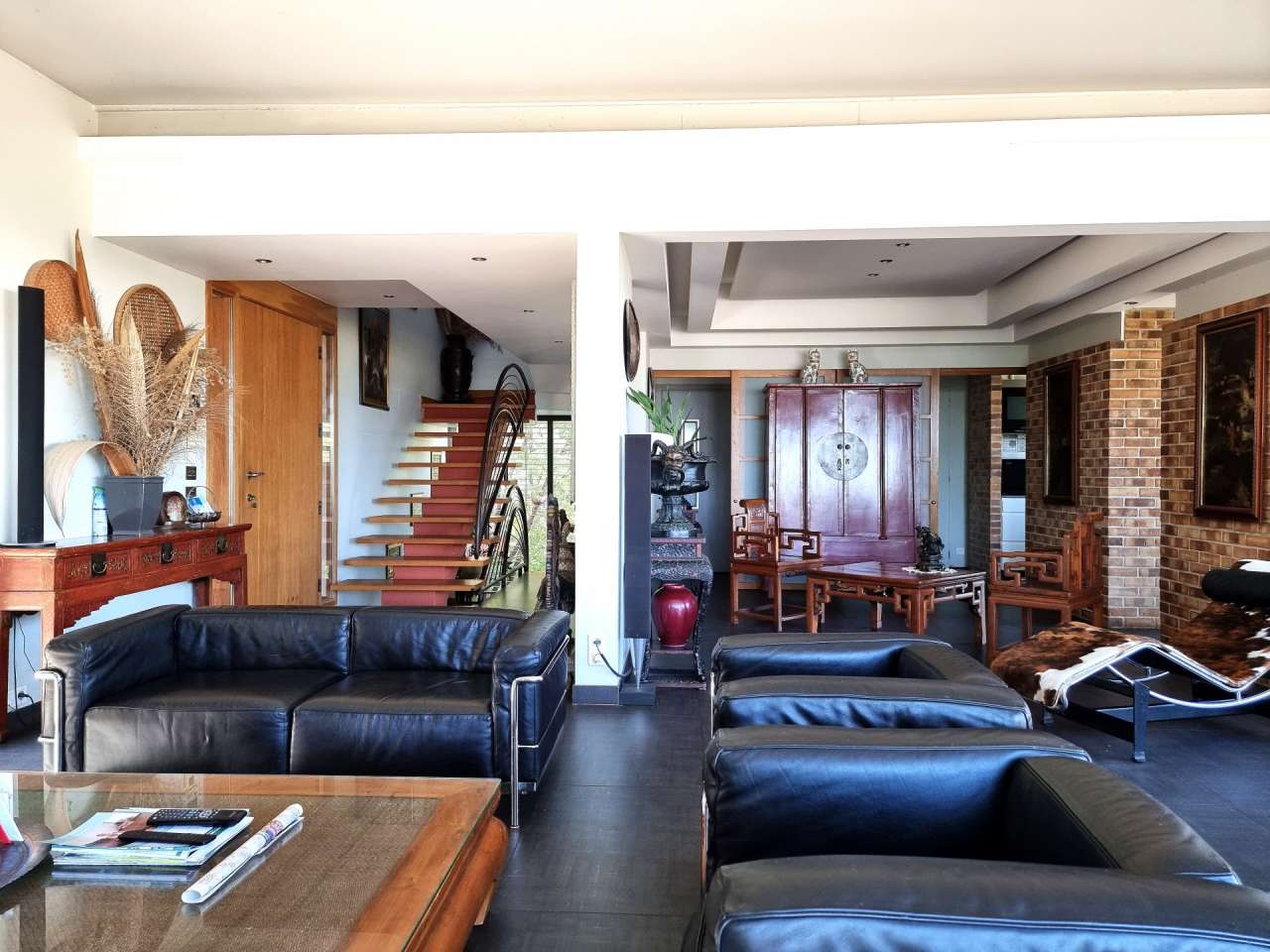 Superb 5 bedroom architect designed villa, with a total spacious living are