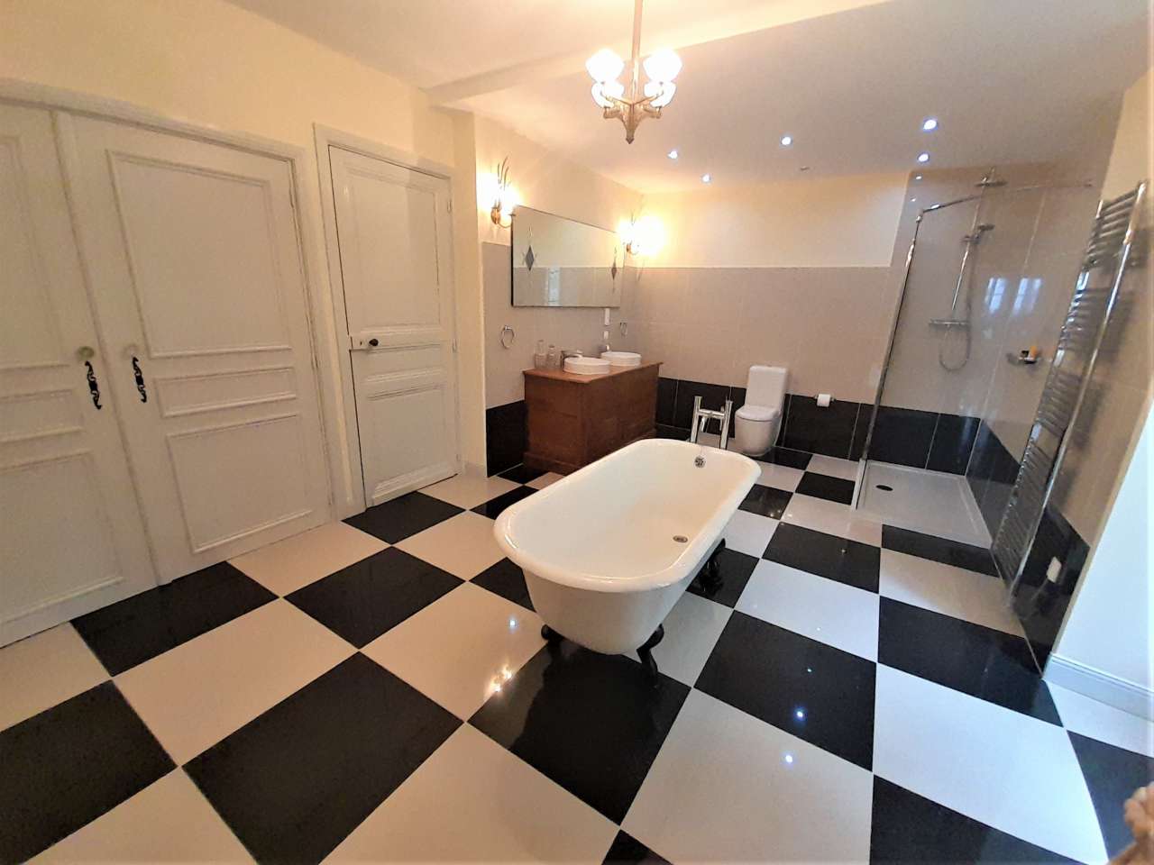 Wonderful opportunity to acquire a beautifully renovated historical 7 bedro