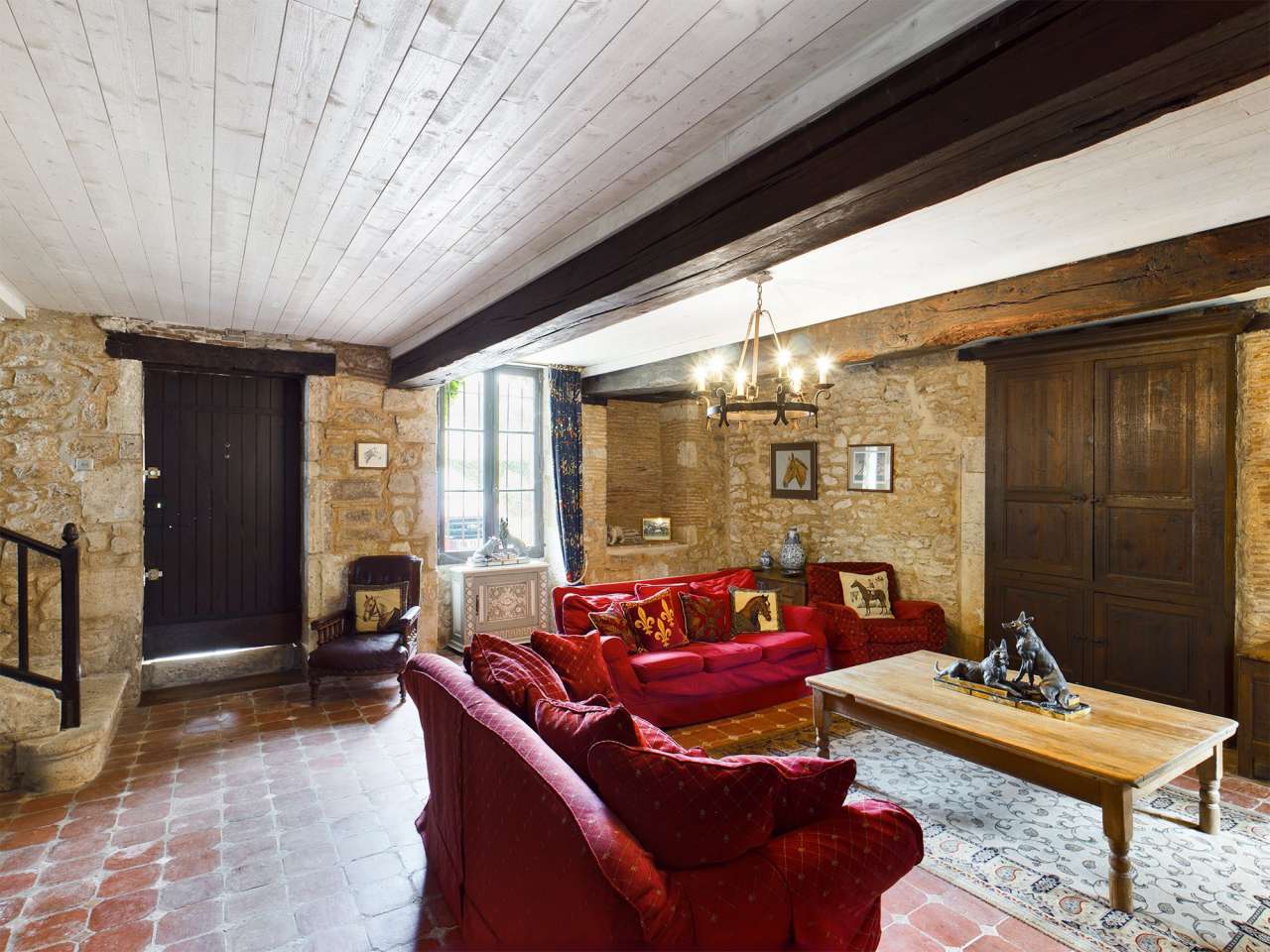 Wonderful opportunity to acquire a beautifully renovated historical 7 bedro