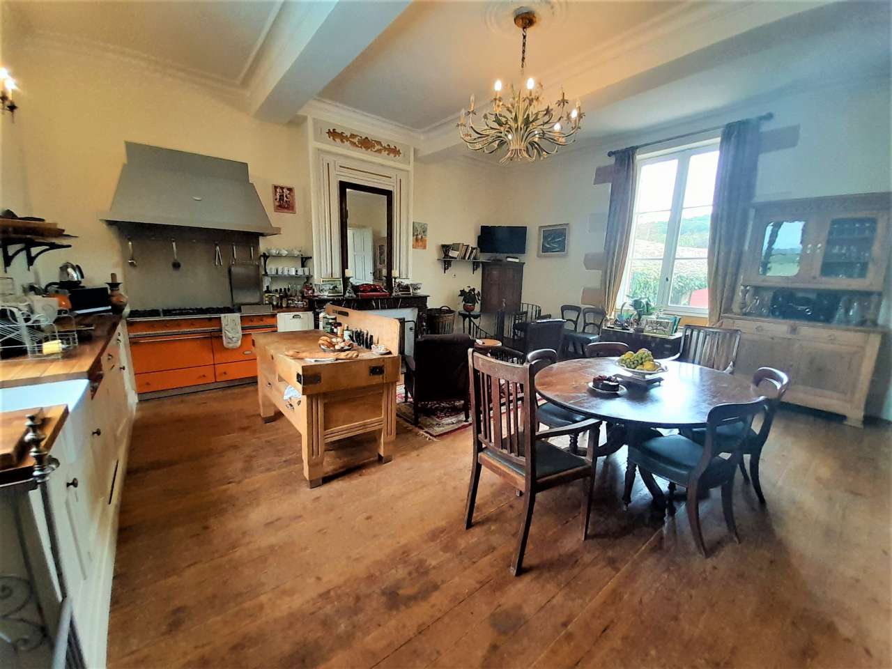 Wonderful opportunity to acquire a beautifully renovated historical 7 bedro