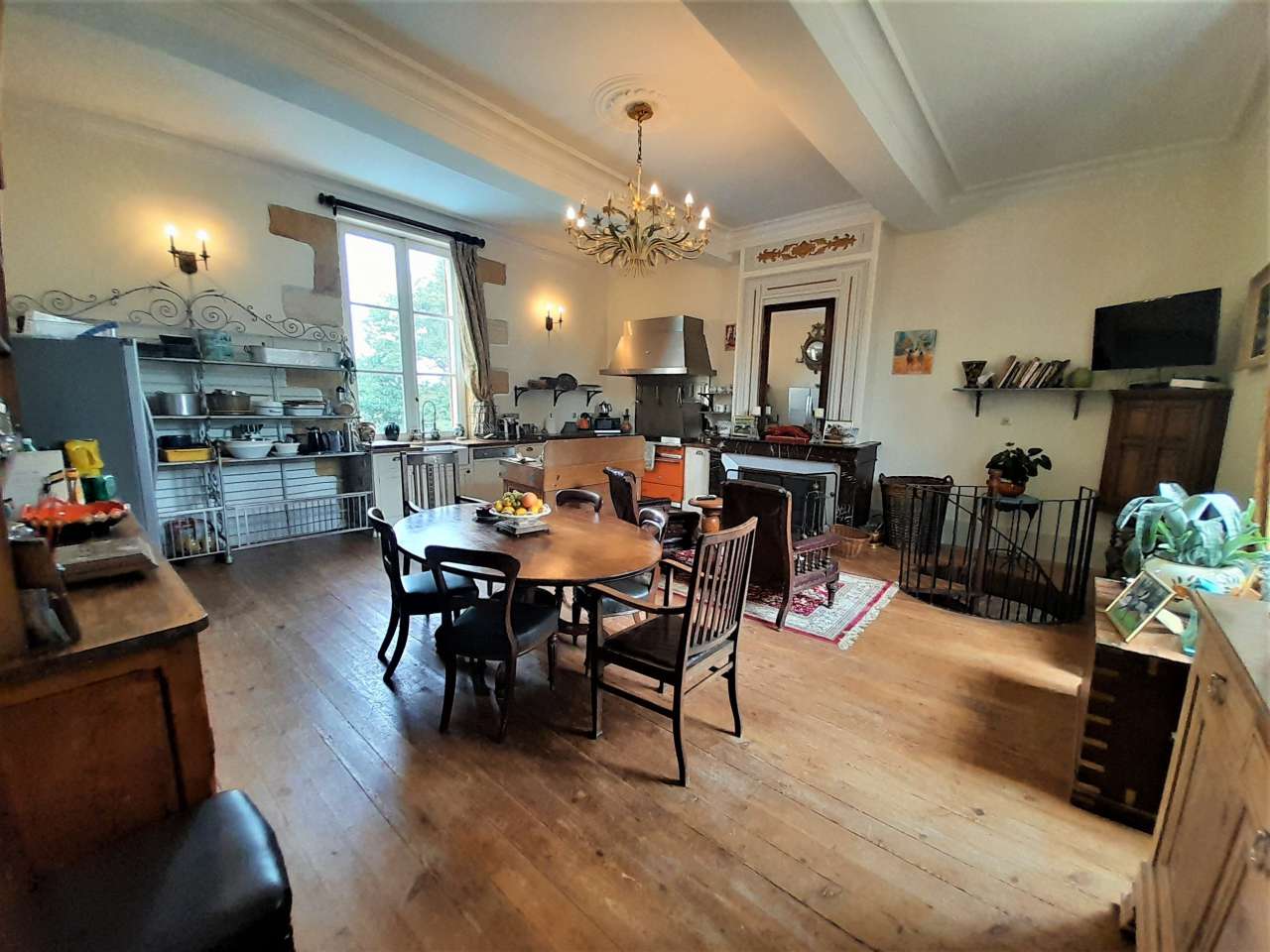 Wonderful opportunity to acquire a beautifully renovated historical 7 bedro