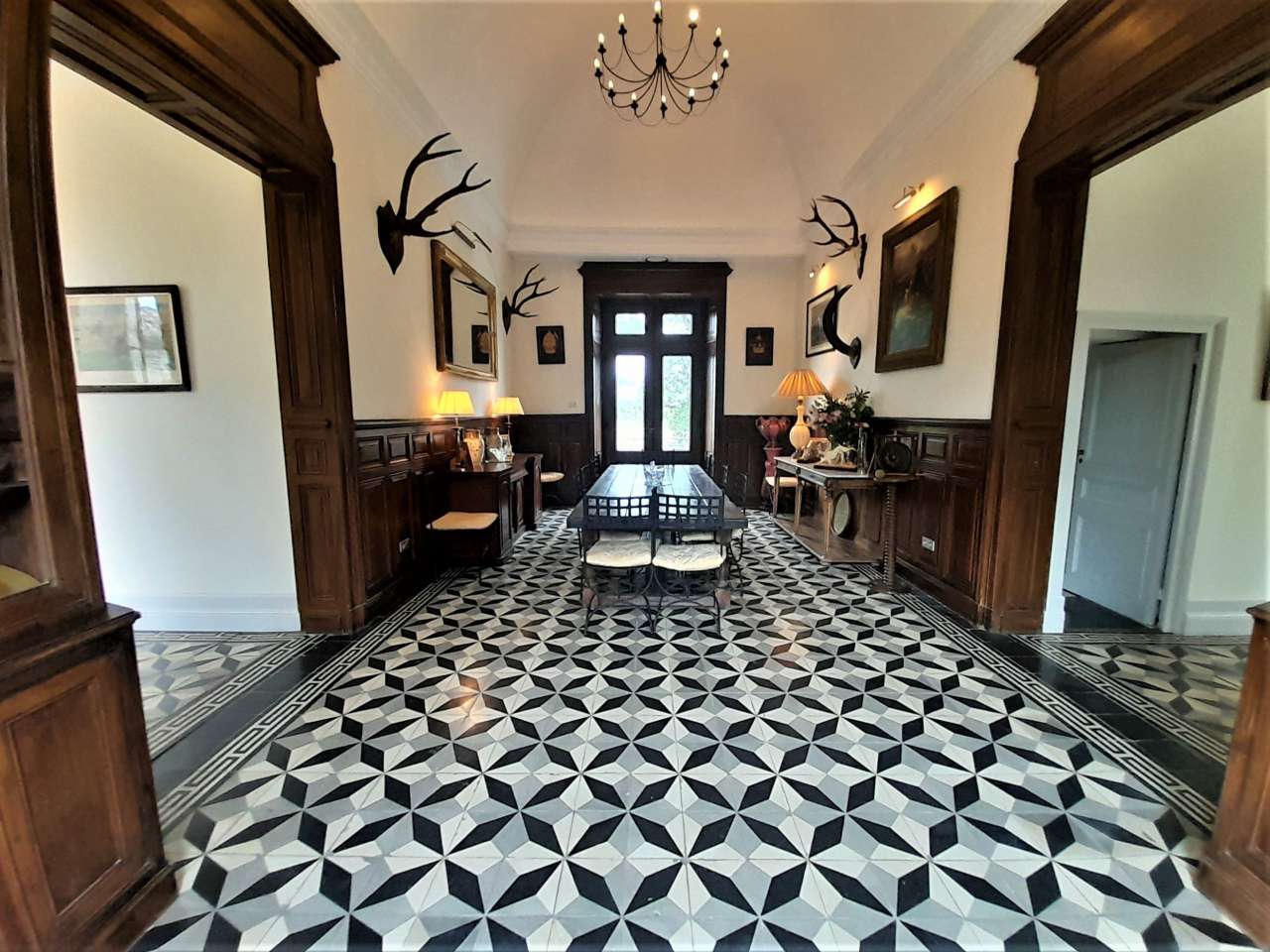 Wonderful opportunity to acquire a beautifully renovated historical 7 bedro