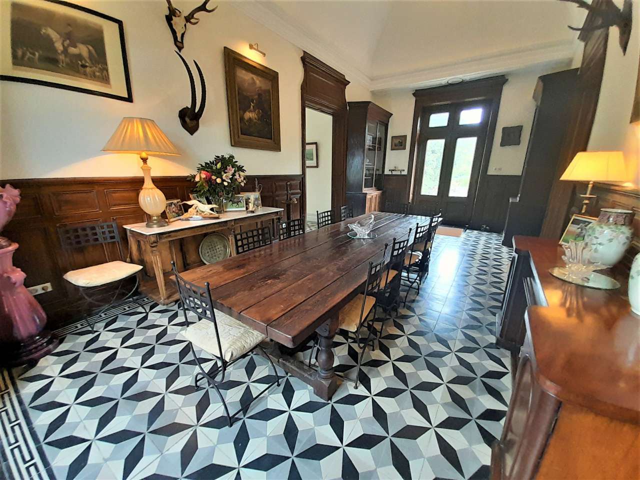 Wonderful opportunity to acquire a beautifully renovated historical 7 bedro