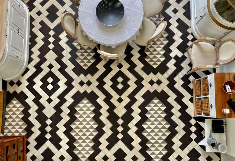 Unique opportunity to acquire an exceptional fully renovated 3 bedroom arch