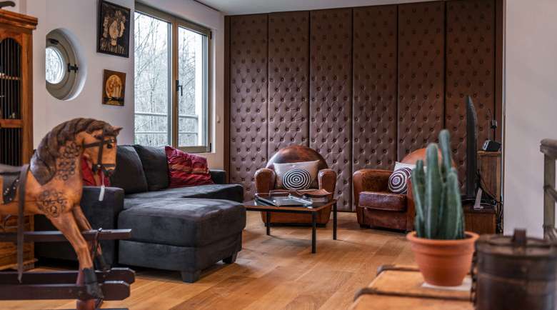 Unique opportunity to acquire an exceptional fully renovated 3 bedroom arch