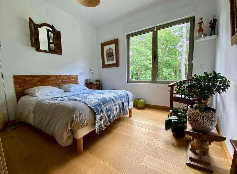 Unique opportunity to acquire an exceptional fully renovated 3 bedroom arch