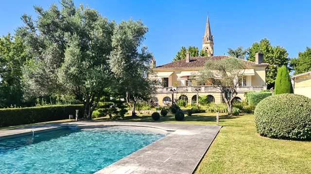 Exceptional 4 bedroom Chartreuse house nestling in 3/4 acre of beautiful la