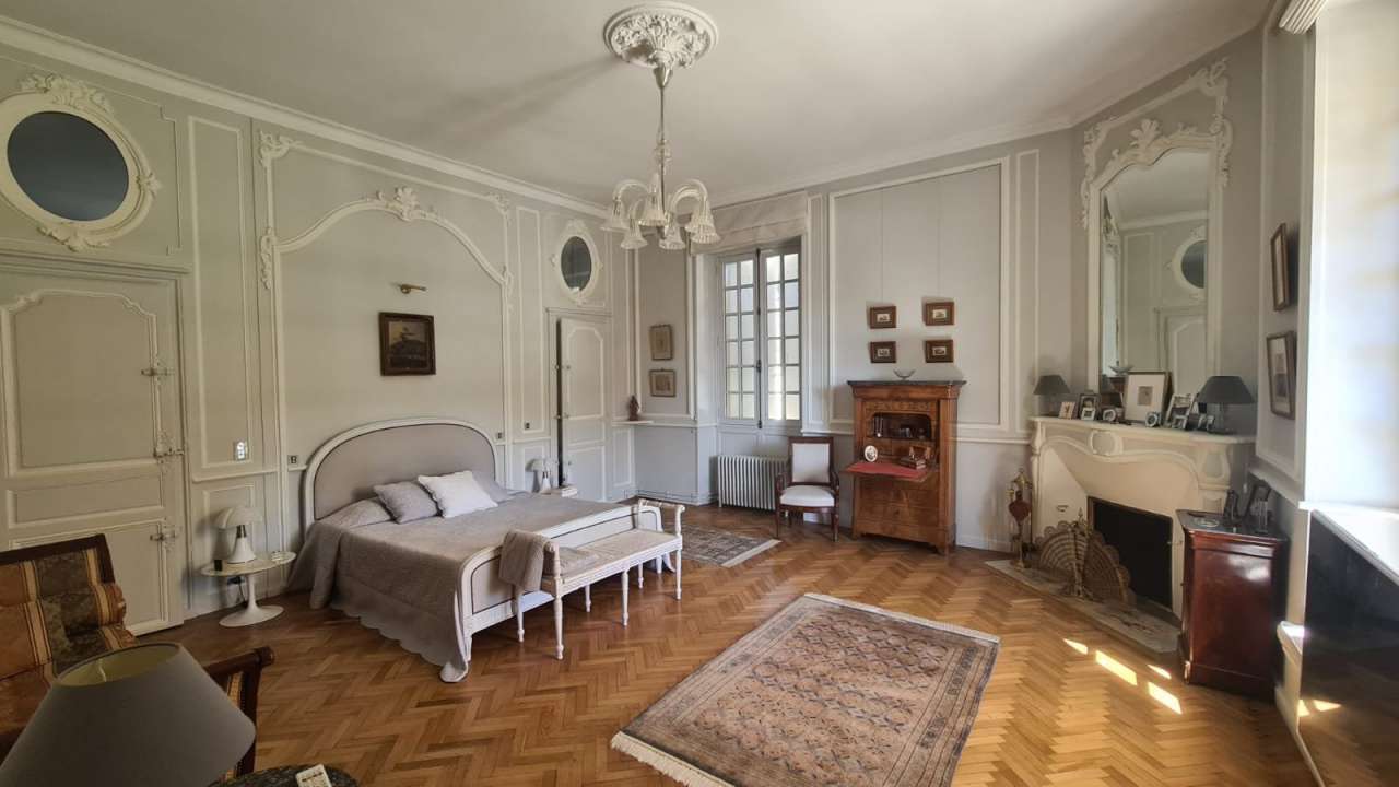 Exceptional 4 bedroom Chartreuse house nestling in 3/4 acre of beautiful la