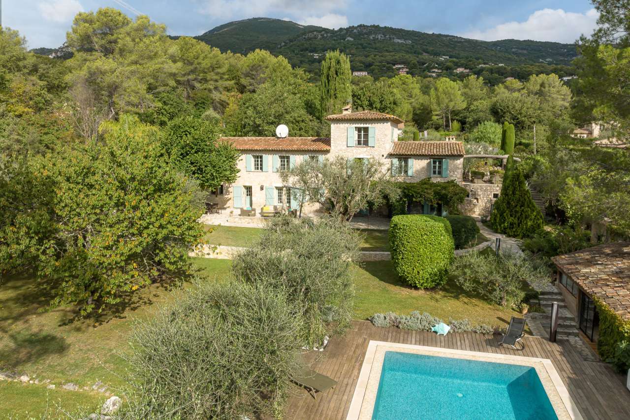 Ideally situated within total peace and quiet in Tourrettes sur Loup, this