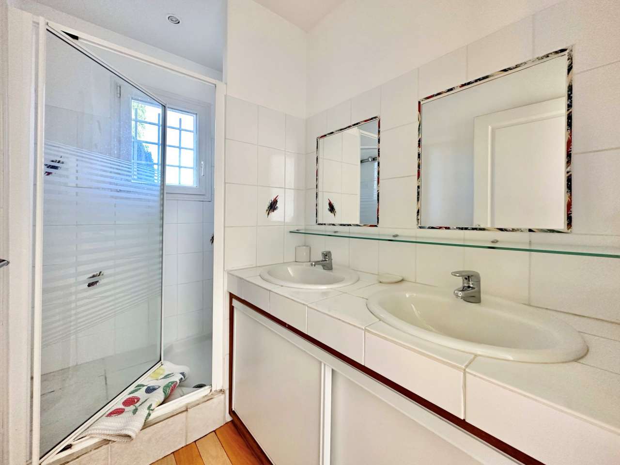 Well presented 5 bedroom villa with a total spacious living area of 180m2,