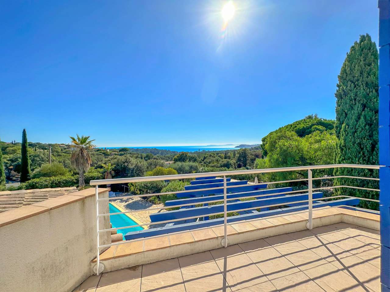 Well presented 5 bedroom villa with a total spacious living area of 180m2,