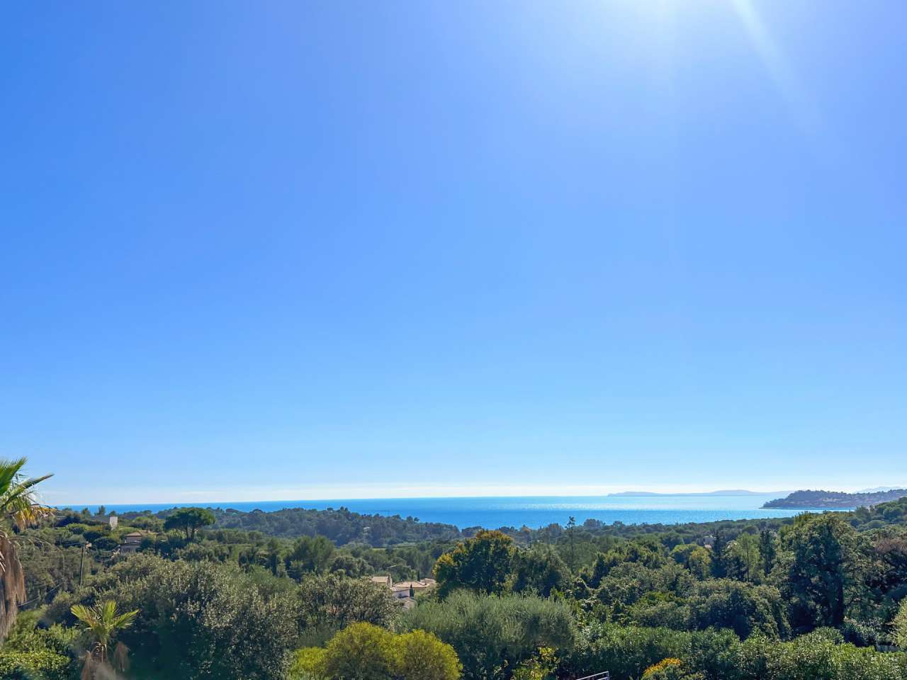 Well presented 5 bedroom villa with a total spacious living area of 180m2,