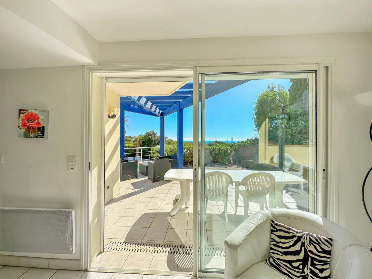 Well presented 5 bedroom villa with a total spacious living area of 180m2,