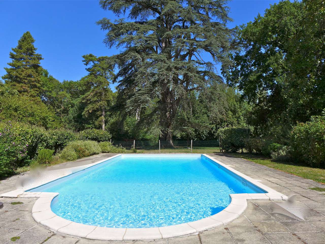 Absolutely beautiful renovated 10 bedroom historical French Chateau with se