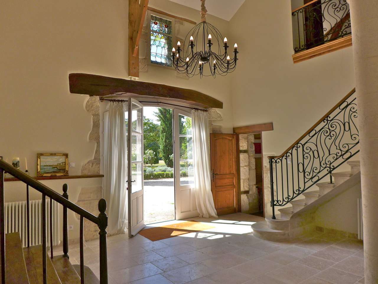 Absolutely beautiful renovated 10 bedroom historical French Chateau with se