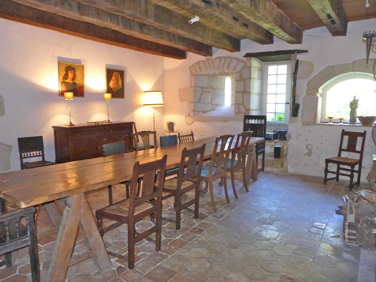 Absolutely beautiful renovated 10 bedroom historical French Chateau with se