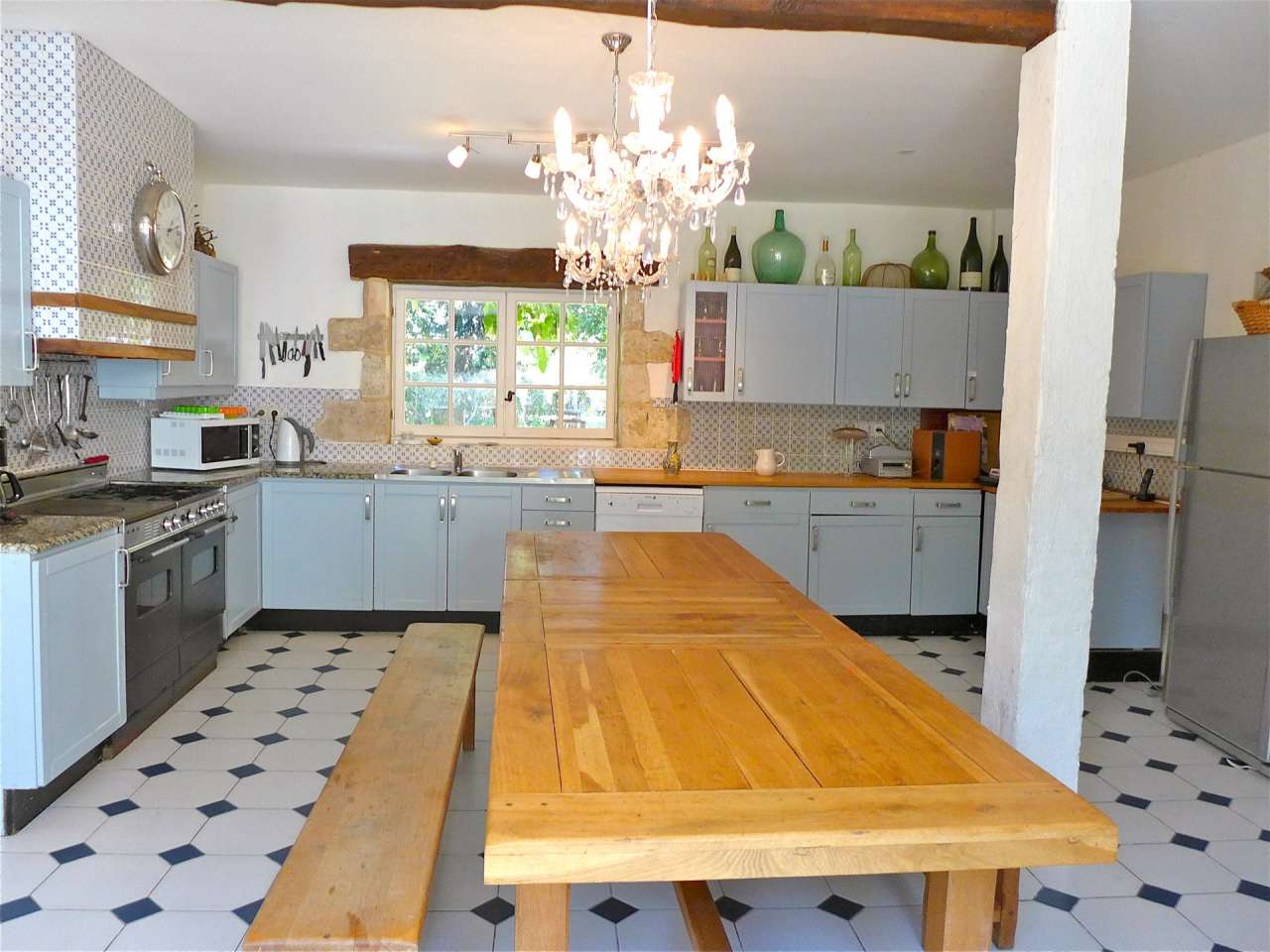 Absolutely beautiful renovated 10 bedroom historical French Chateau with se