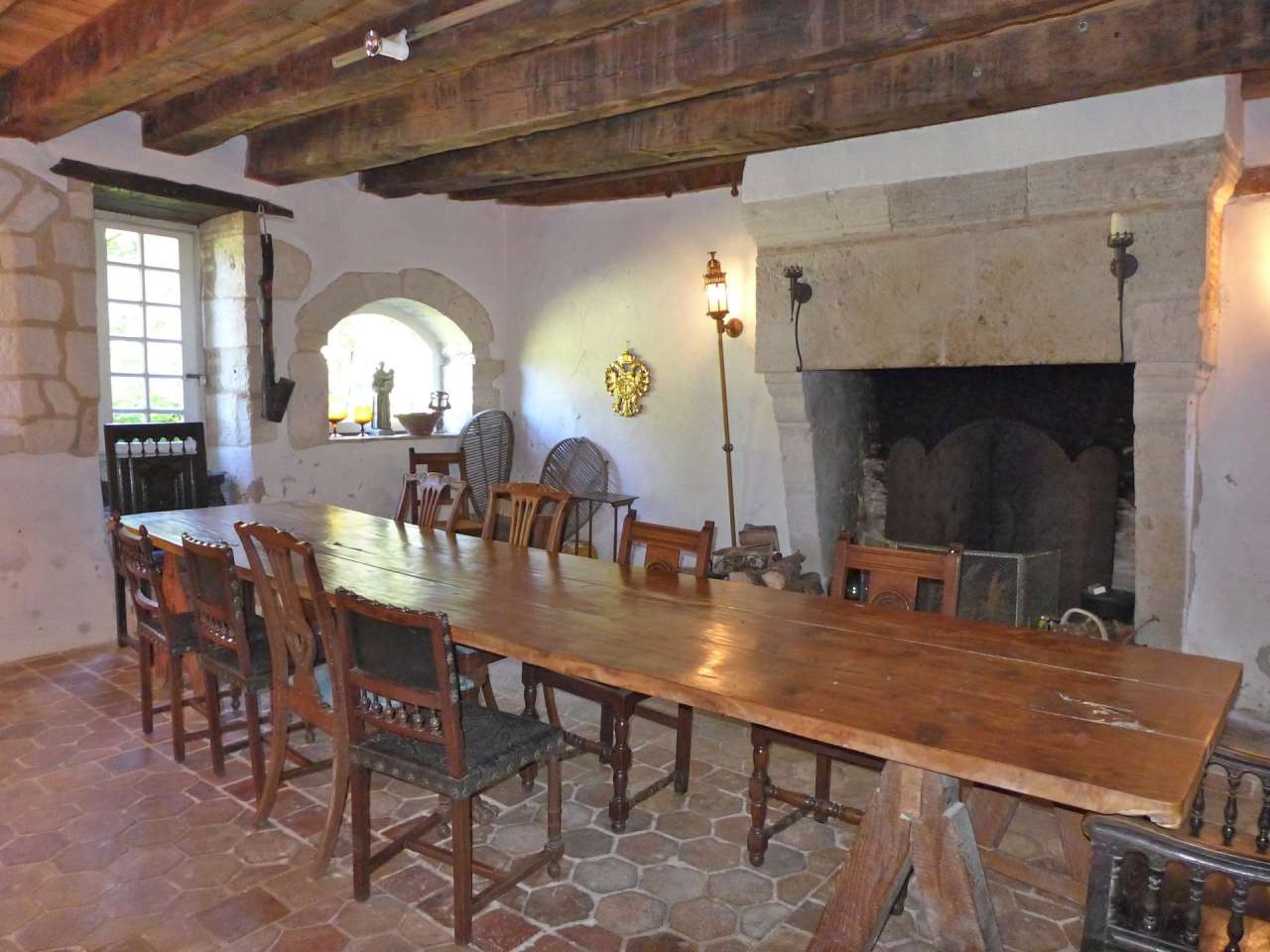 Absolutely beautiful renovated 10 bedroom historical French Chateau with se