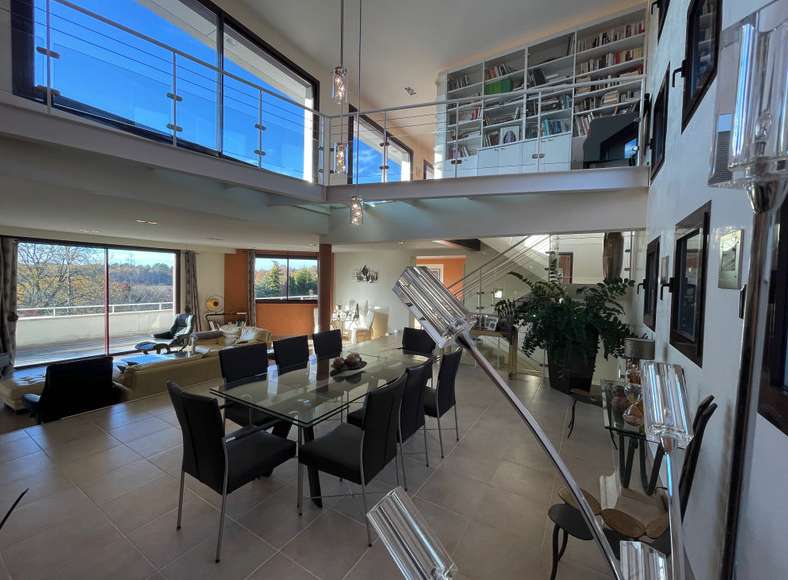 Unique opportunity to acquire a stunning 4 bedroom contemporary architect-d