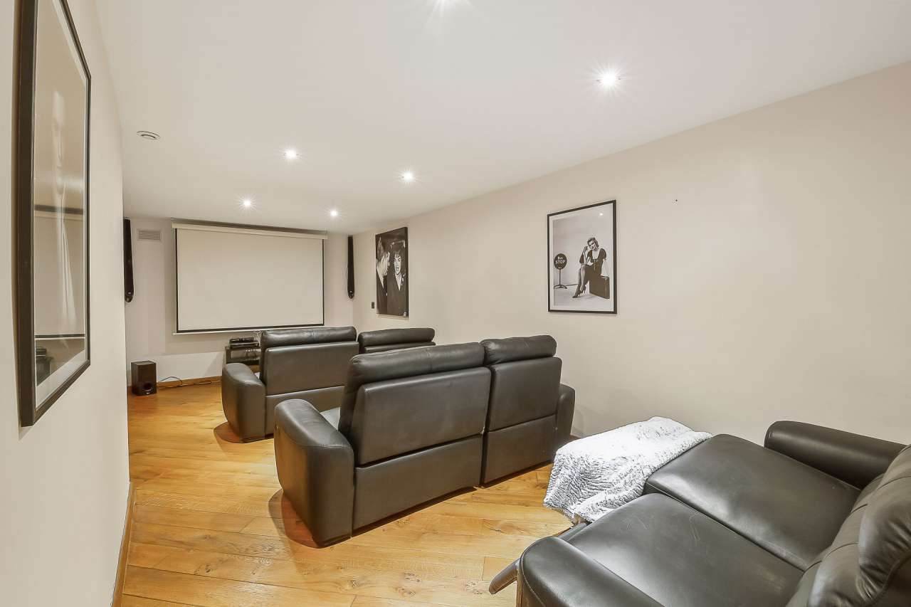 Luxurious and beautifully presented 7 bedroom neo-Provencal style villa, wi