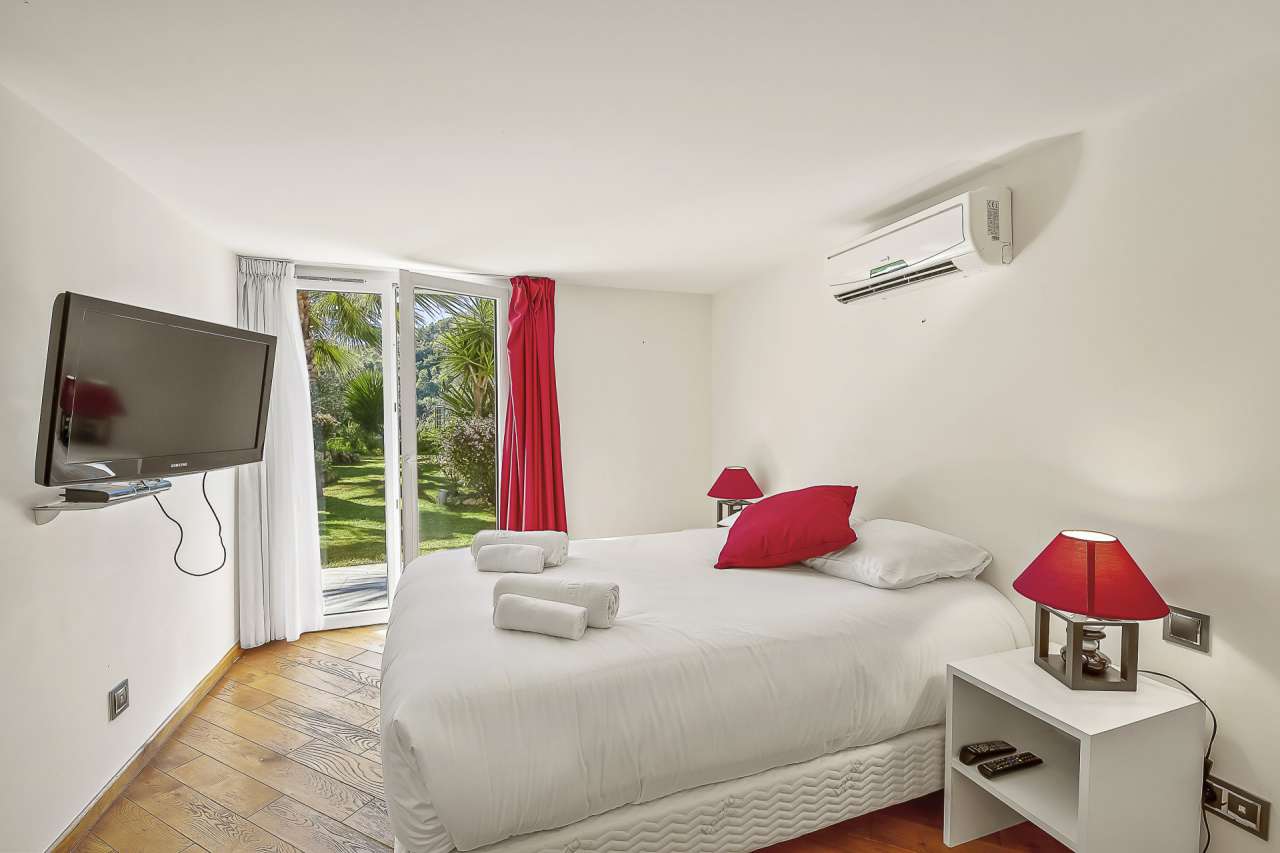 Luxurious and beautifully presented 7 bedroom neo-Provencal style villa, wi