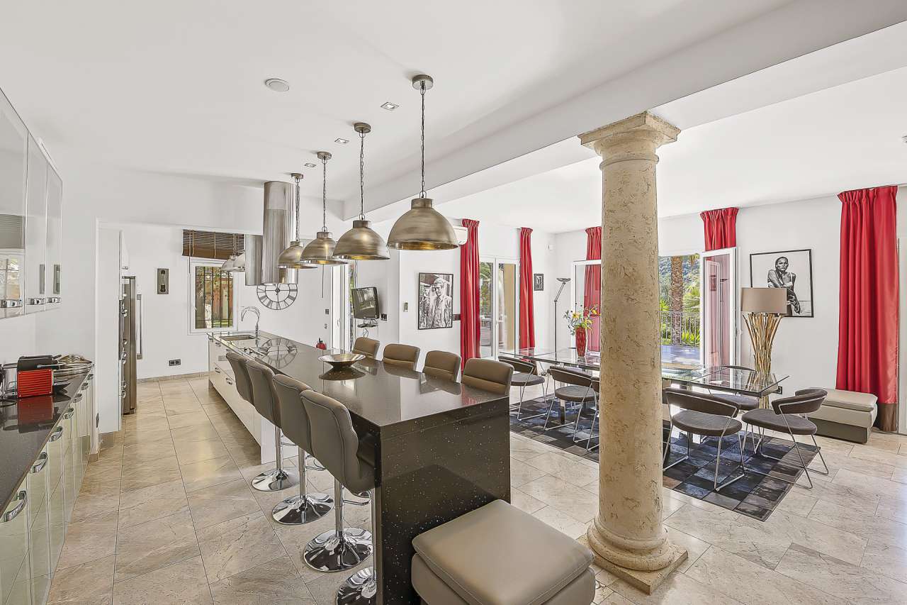 Luxurious and beautifully presented 7 bedroom neo-Provencal style villa, wi