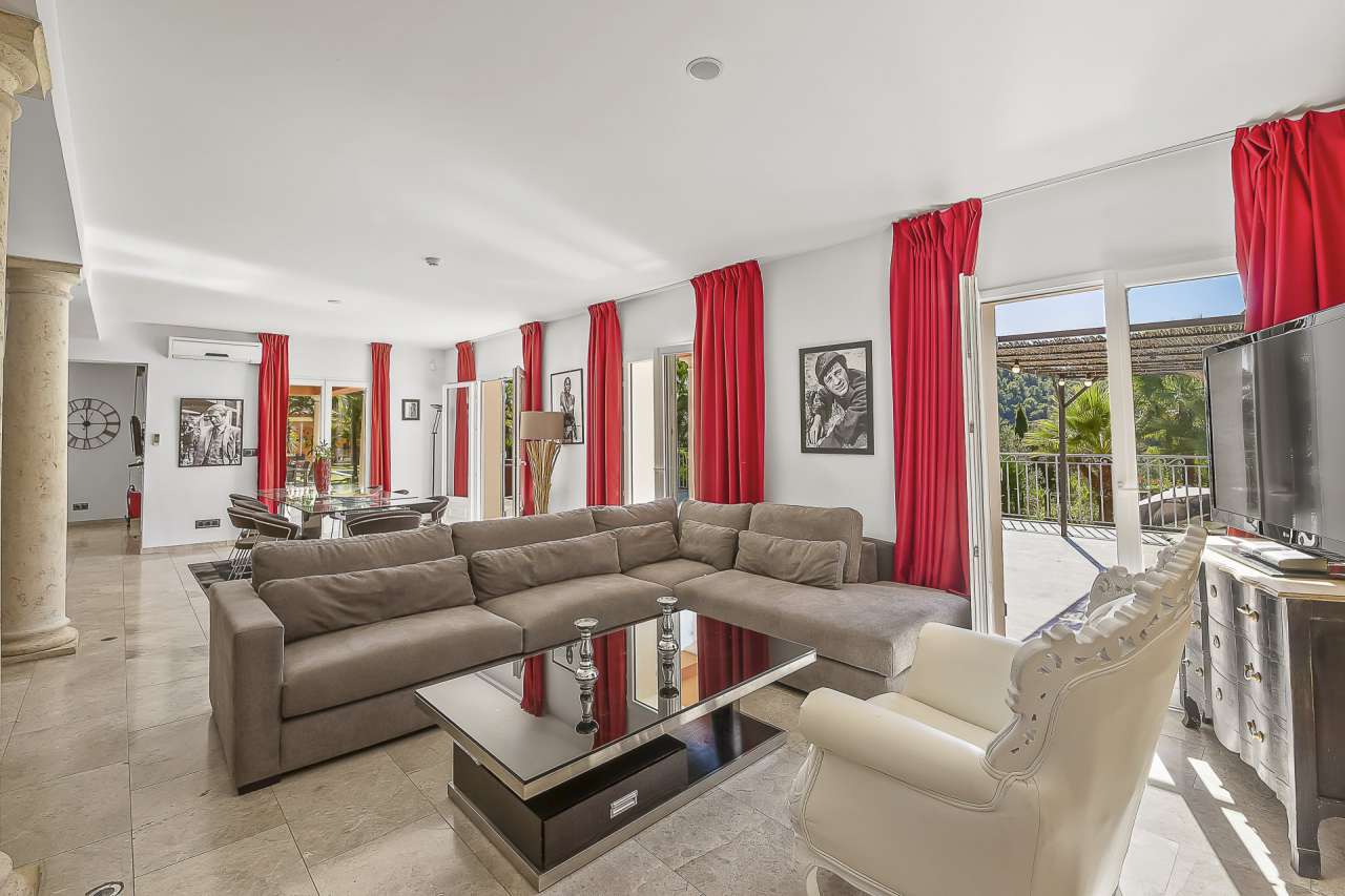 Luxurious and beautifully presented 7 bedroom neo-Provencal style villa, wi