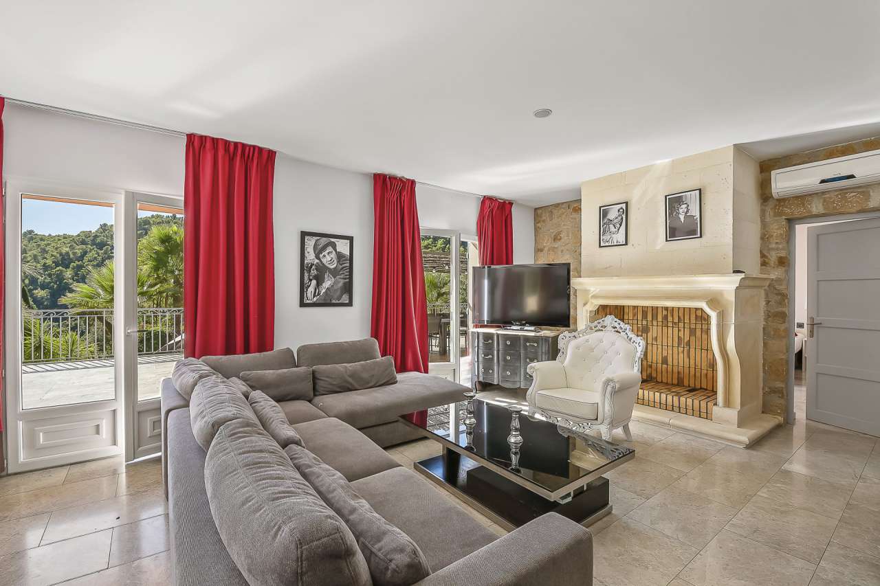 Luxurious and beautifully presented 7 bedroom neo-Provencal style villa, wi