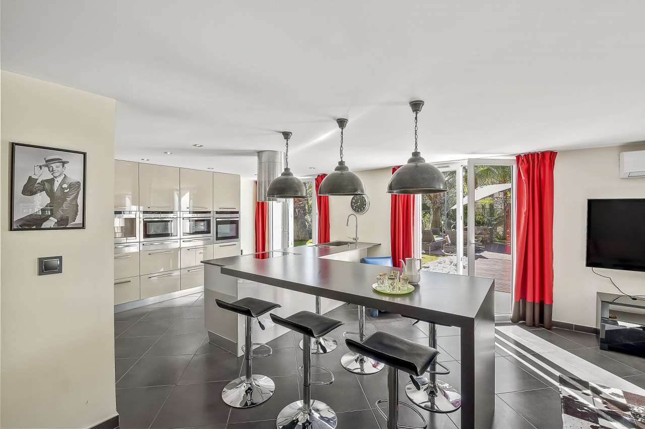 Luxurious and beautifully presented 7 bedroom neo-Provencal style villa, wi