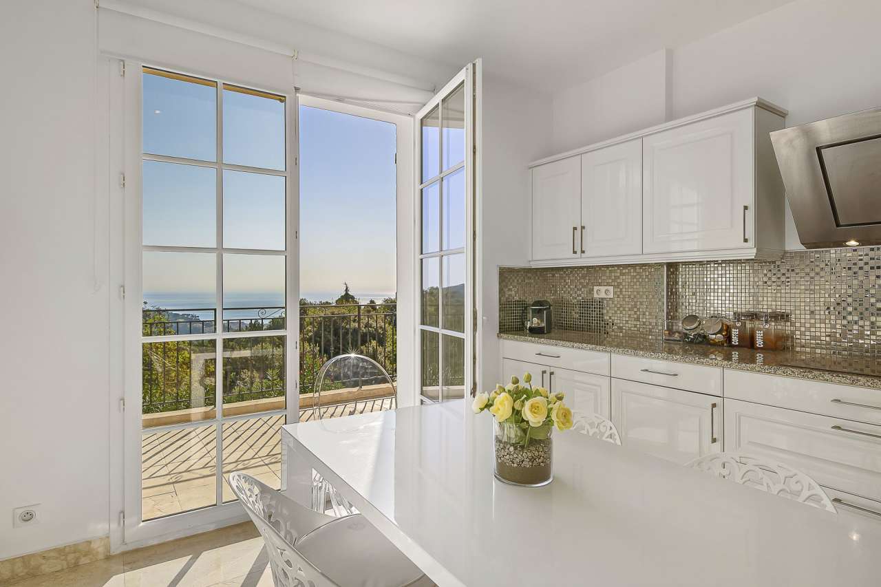 Luxurious 4 bedroom villa situated in an elevated position on the heights o